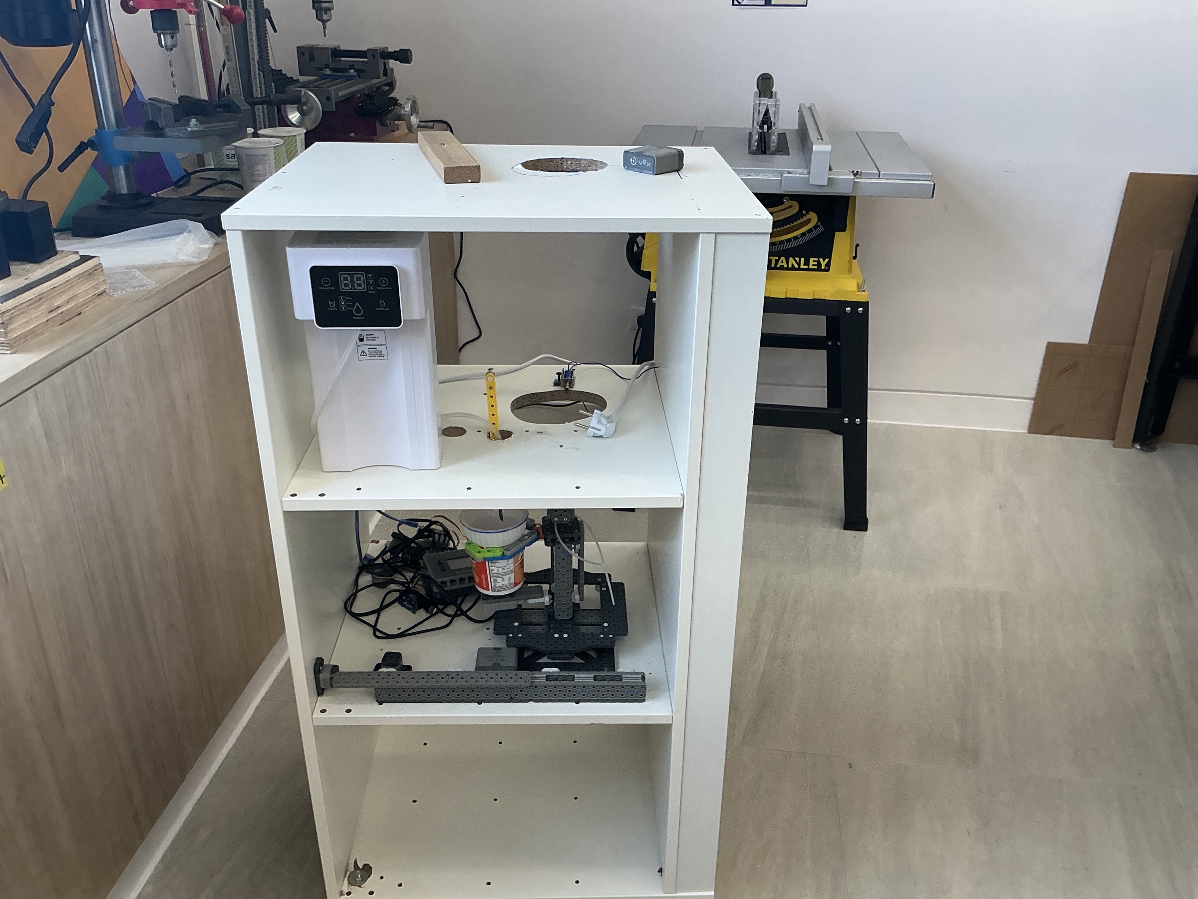 Autonomous Ramen Vending Machine 1